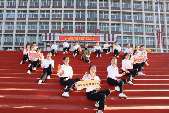 统计学院“喜迎二十大 奋进新征程”向祖国母亲表达深切的敬意与祝福(2)